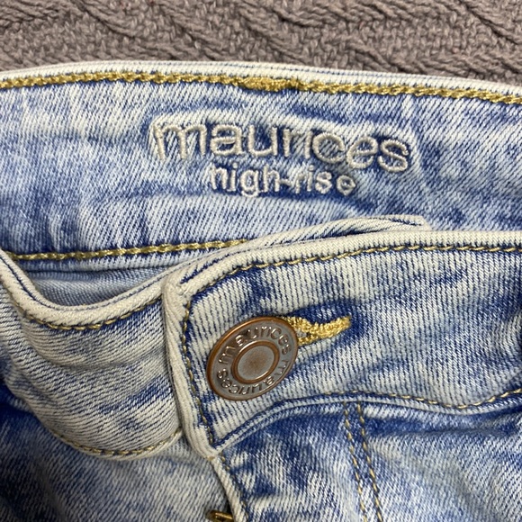 High Rise Light Wash Jeans - Picture 3 of 3